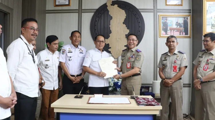 Pemprov Sulbar Terima 8 Sertifikat Aset Tanah dari ATR/BPN, termasuk Sekolah