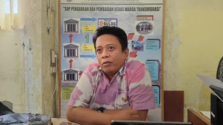 Warga Transmigrasi Taramanu Tua Polewali Mandar Terima Bantuan Beras
