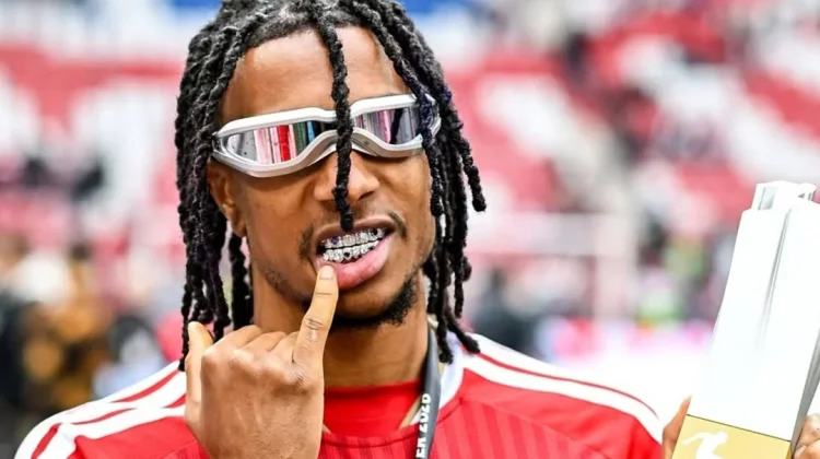 Olise Raih Gelar Pemain Terbaik Bundesliga Musim Ini