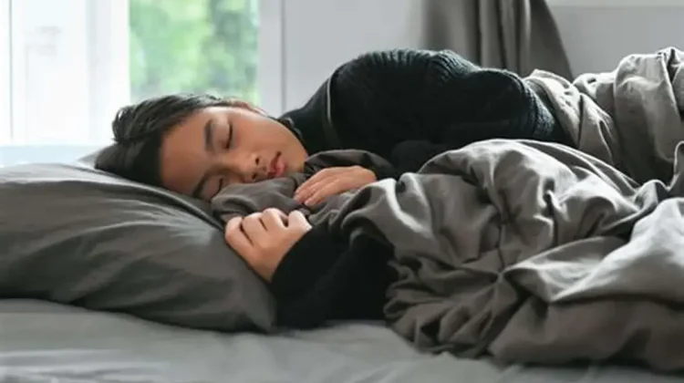 Berapa Lama Tidur yang Dibutuhkan Agar Tubuh Tetap Fit?
