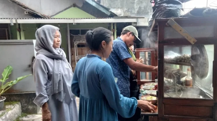 Makan Bakso di Hari Raya, Tradisi Santai yang Tetap Favorit