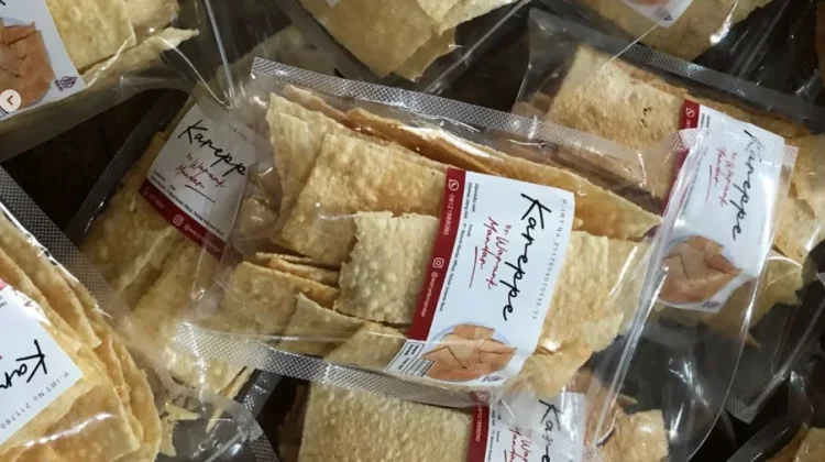 Snack Tradisional Warunk Mandar Kini Tersedia di Supermarket Makassar