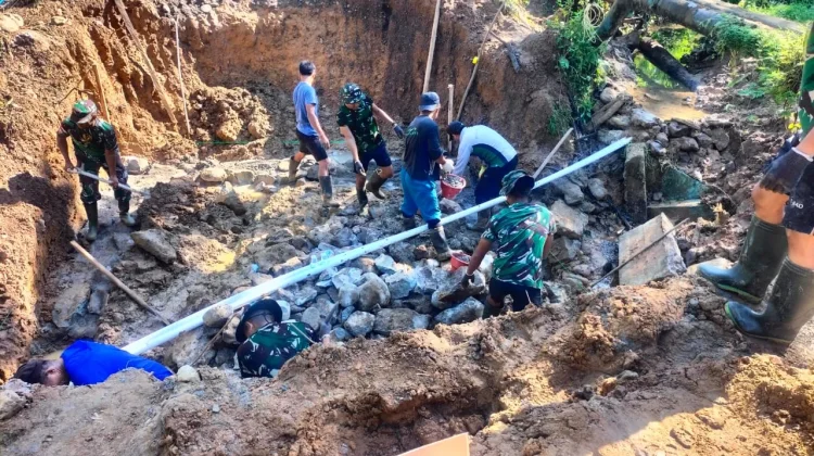 Gotong Royong TNI dan Warga, Struktur Bawah Jembatan Armco di Polman Mulai Dibangun