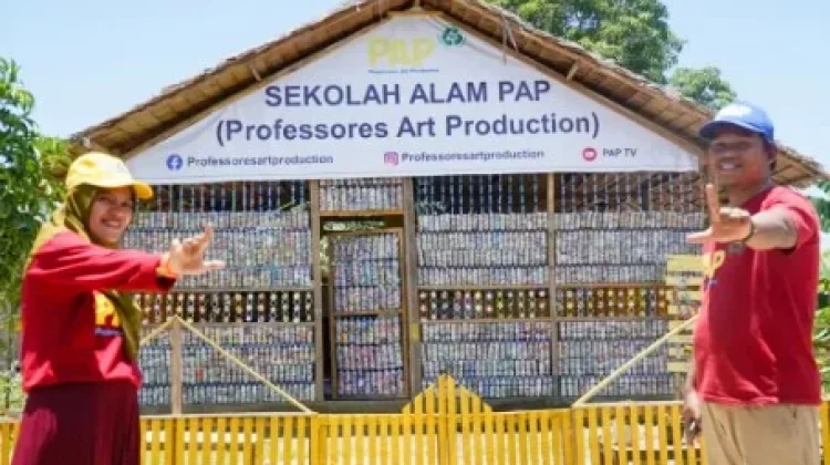 Tukar Sampah Jadi Ijazah dan Beasiswa di Sekolah Alam PAP