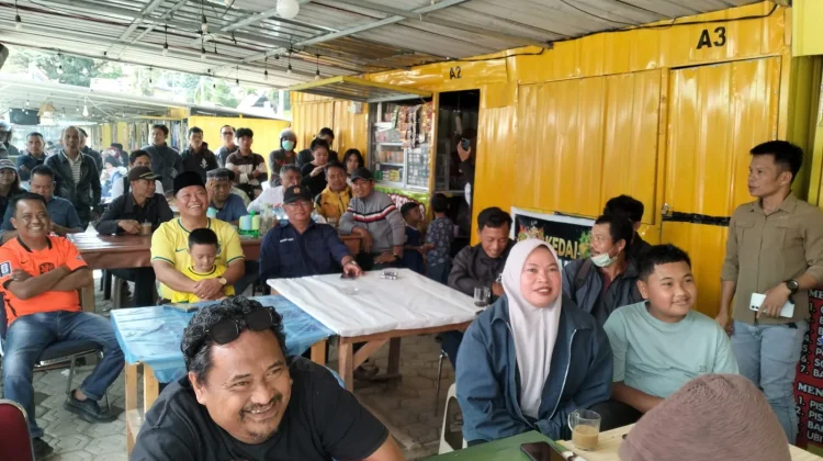 Ratusan Warga Nobar Piala Dunia 2026 di Lapangan Kondosapata Mamasa