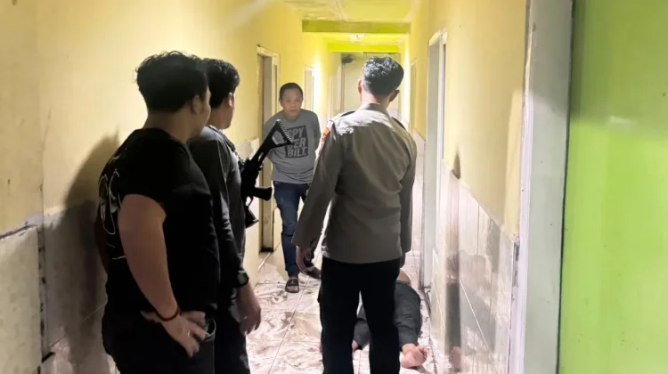 Tim URC Polresta Mamuju Amankan Pria Mengamuk Usai Konsumsi Obat Batuk