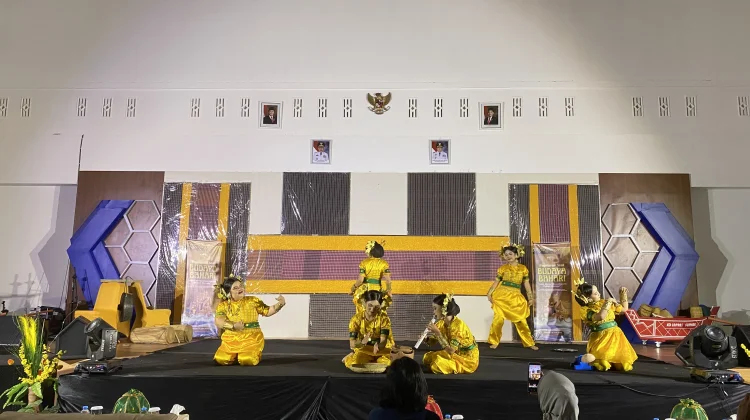 Tari Pangkalumpang Pukau Penonton di Pagelaran Budaya Bahari RRI Mamuju