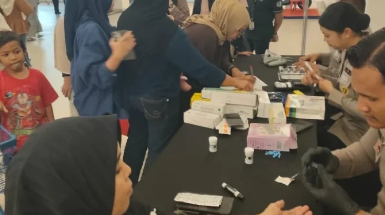 Biddokkes Polda Sulbar Gelar Bakti Kesehatan Gratis