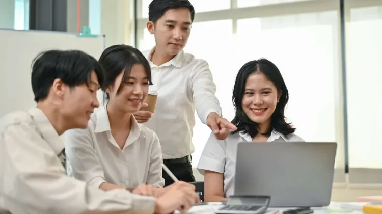 Kerja dengan Gen Z: Tantangan atau Peluang?
