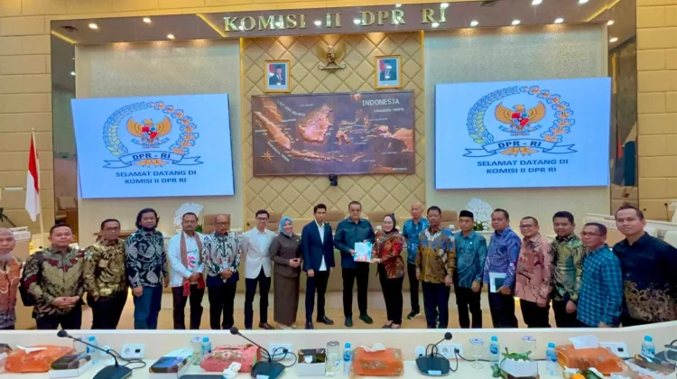 Komisi II DPR RI Dukung  Mamuju Jadi Kota