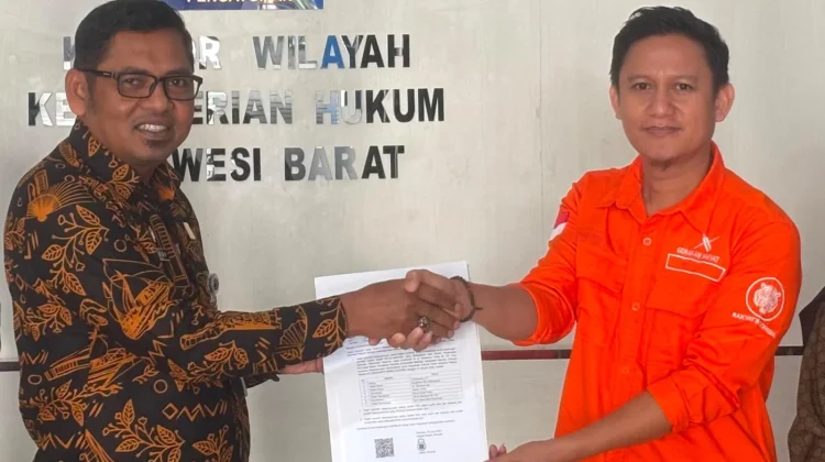 Kemenkum Sulbar Perkuat Kepastian Hukum pada Penyerahan SKT Partai Politik
