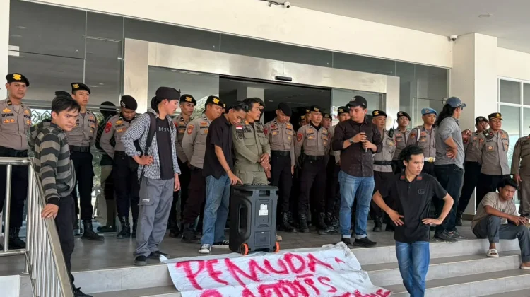 Pemuda Botteng Tolak Tambang  Logam Tanah Jarang