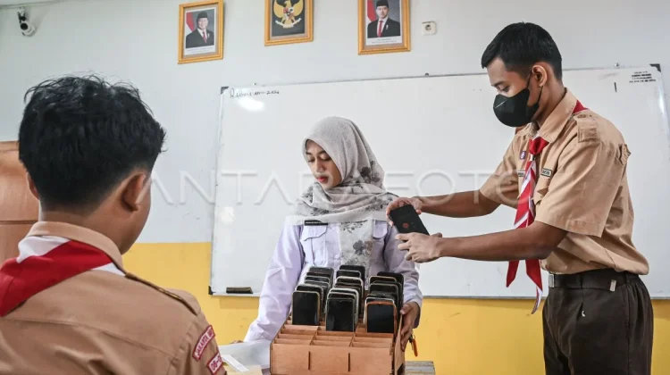 SMAN 1 Mamuju Minta Orang Tua Turut Batasi Penggunaan HP Anak di Rumah