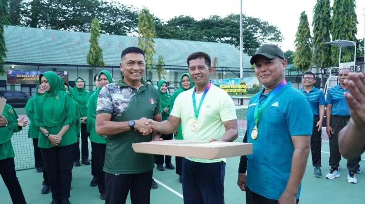 Danrem 142/Tatag Raih Juara I Turnamen Tenis Lapangan di Palu