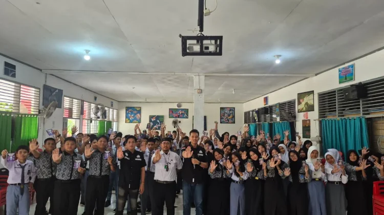 Densus 88 Edukasi Siswa SMAN 1 Kalukku Cegah Pemahaman IRET