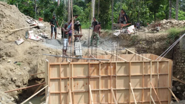 Jembatan Desa Pangiang: Kolaborasi TNI-Warga Perkuat Fondasi Ekonomi Pasangkayu