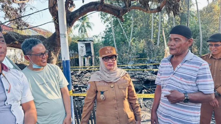 Tinjau Lokasi Kebakaran, Wabub Polman Ajak Warga Waspada Kebakaran