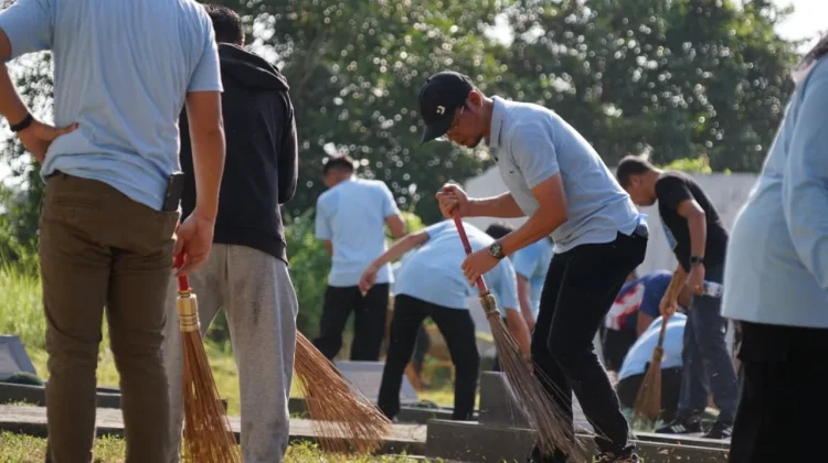 Kemenkum Sulbar Gelar Kerja Bakti di Makam Pahlawan Sambut Hari Pengayoman
