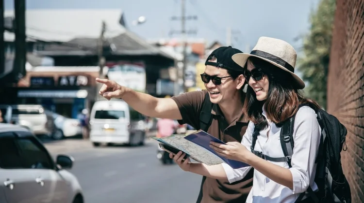 Menjelajah Destinasi Lokal Melalui Hobi Traveling