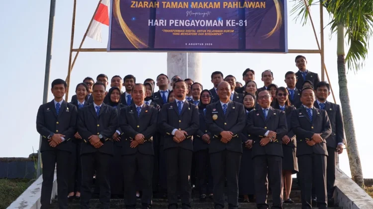 Sambut Hari Pengayoman, Kemenkum Sulbar Ziarah di Taman Makam Pahlawan