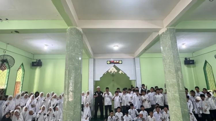 Densus 88 Ajak Santri Pesantren Miftahul Jihad Majene Jadi Pelopor Perdamaian