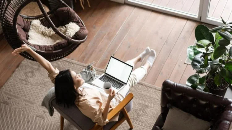 Alasan Hidup Privat Justru Menguntungkan di Era Digital