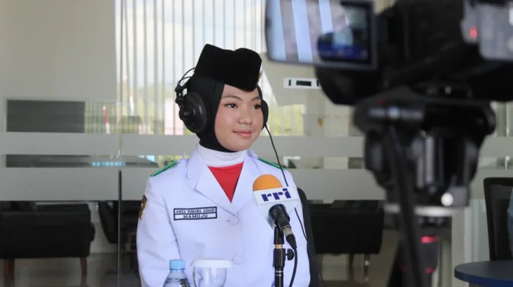 Mimpi Sejak SD Terwujud, Aniqa Jadi Pembawa Baki Bendera di HUT RI Sulbar