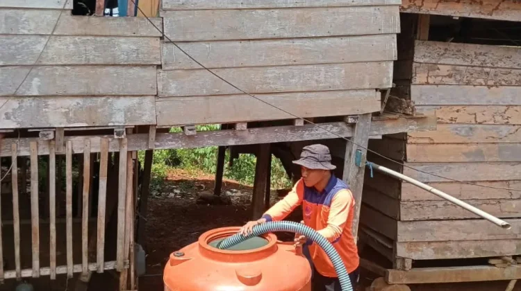 BPBD Sulbar Suplai 5.000 Liter Air Bersih ke Warga Tanetepao