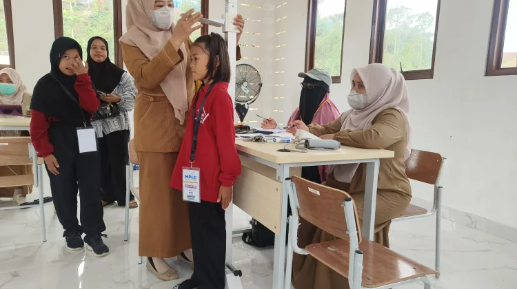 MPLS Dimulai, Siswa Baru Sekolah Rakyat 3 Sulbar Jalani Cek Kesehatan