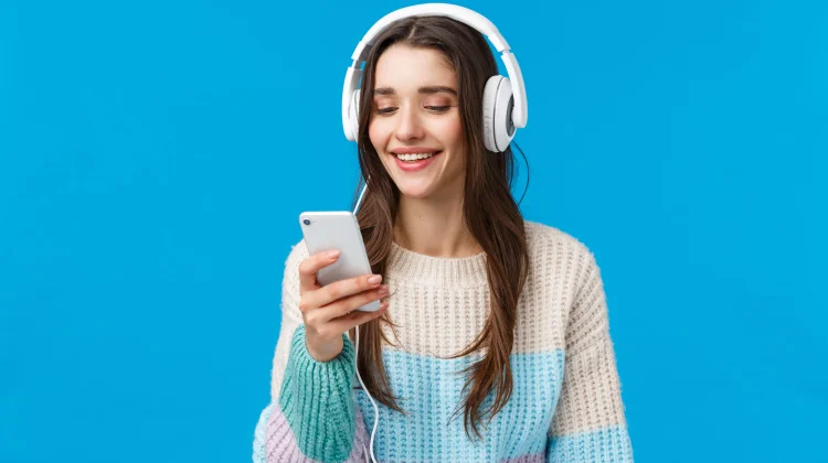 Tujuh Lagu Indonesia yang Cocok Jadi Soundtrack Bulan Ini