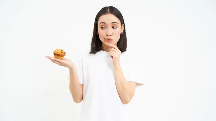 Bukan Lapar, Cuma Butuh Ngemil? Kenali Alasan di Balik Keinginan Makan