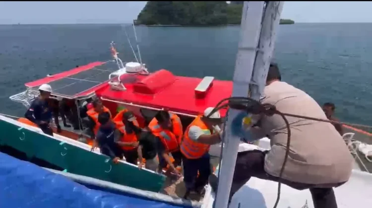 Hilang Kontak di Selat Makassar, Tujuh ABK KM Dekai Mas Tiga Ditemukan Selamat