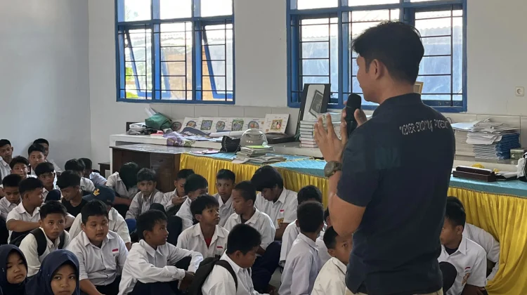 Densus 88 Sulbar Edukasi IRET dan Anti-Bullying di SMPN 2 Tutar