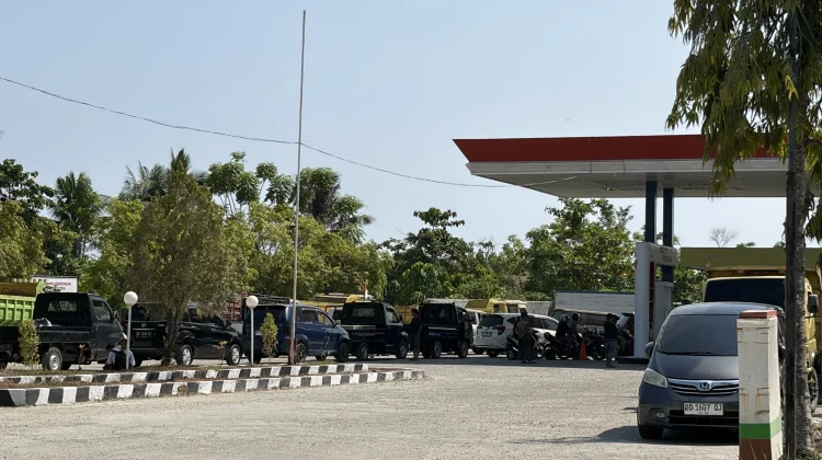 Antrean BBM di SPBU Sulbar, Pemprov Kaji Terbitlan Surat Edaran