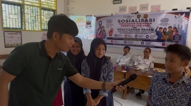 Densus 88 Sulbar Mengajak Siswa Menyaring Informasi dari Media Sosial