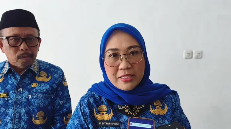 Antrean BBM, Bupati Mamuju Minta Polisi Tindak SPBU Nakal