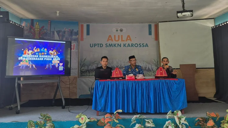 Densus 88 Sulbar Ingatkan Bahaya IRET dan NVE ke Siswa SMK Negeri 1 Karossa