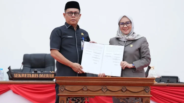 Pemprov dan DPRD Ketuk APBD Perubahan Sulbar Rp1,8 T, Defisit Rp182 Miliar