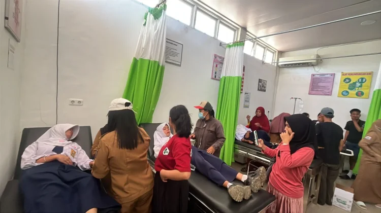 Dugaan Keracunan, 20 Siswa di Tabulahan Mamasa Dilarikan ke Puskesmas