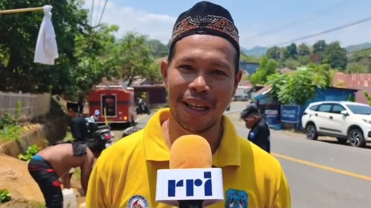 Terima Air Bersih dari TNI, Warga menyampaikan Rasa Syukur