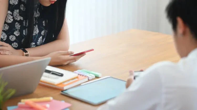 Sering Menatap Layar? Ini Kebiasaan Sederhana untuk Jaga Kesehatan Mata