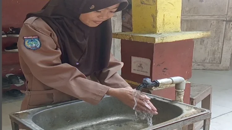 PT Letawa Warga Lariang Sumur Bor Penuhi Kebutuhan Air Bersih