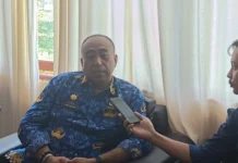 Satpol PP Sulbar Tindak Baleho Melanggar Aturan