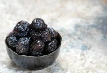 Berbuka Puasa dengan Kurma di Bulan Suci Ramadan