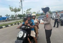 Ditlantas Polda Sulbar Gandeng Ojol Bagi Takjil Buka Puasa