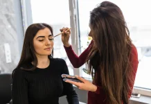 Jasa Make Up Artist dalam Industri Ekonomi Kreatif