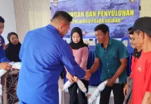 Ditpolairud Polda Sulbar Gelar  Penyuluhan bagi Nelayan Desa Sumare