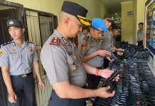 Polres Mamasa "Sidak" Ratusan Pucuk Senjata milik Personel