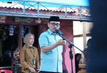 Gubernur Sulbar Serahkan Bantuan Rp600 Juta untuk Korban Kebakaran di Polman