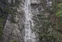 Keindahan Air Terjun Sambabo di Mamasa